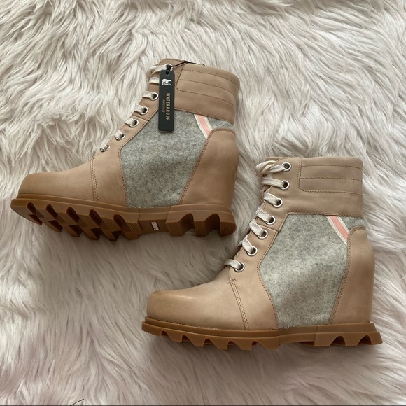 Sorel Shoes - NIB Women’s Sz 8.5 Sorel Joan of the Arctic Wedge III Lexie Boots in Natural Tan